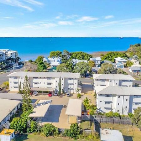 Modern Beach Apartment Gladstone Exterior photo