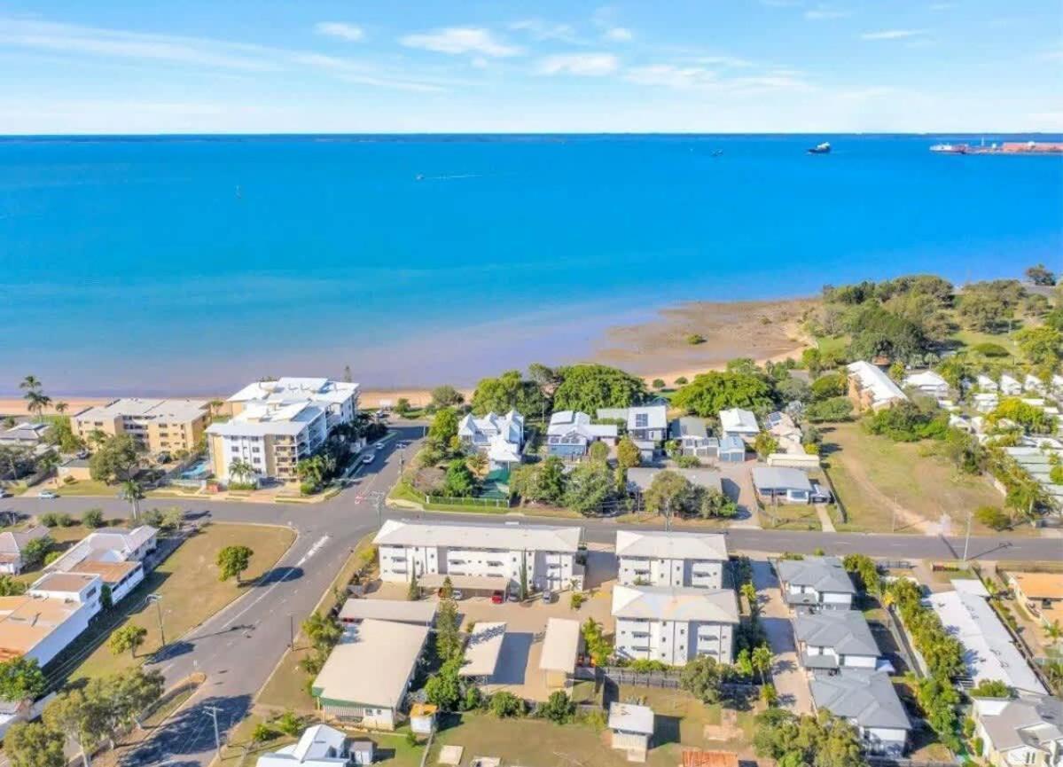 Modern Beach Apartment Gladstone Exterior photo